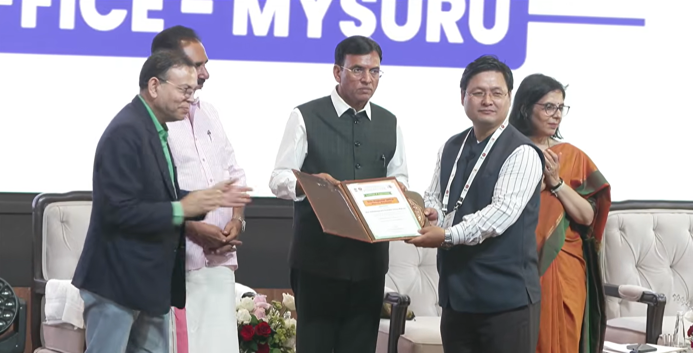 उप क्षेत्रीय कार्यालय, क.रा.बी.नि. मैसूर को 24.02.2026 को नई दिल्ली में 75वें क.रा.बी.नि. स्थापना दिवस के अवसर पर उत्कृष्ट प्रदर्शन के लिए मध्यम श्रेणी के तहत सर्वश्रेष्ठ प्रदर्शन करने वाले क.रा.बी.नि. उप क्षेत्रीय कार्यालय की श्रेणी में विजेता के रूप में सम्मानित किया गया है।